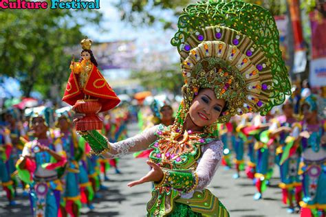 Sinulog Festivalinin Geleneksel Dansı ve Ruhsal Yenilenme: 11. Yüzyıl Filipinler'inde İnanç ve Kültürün Birleşimi